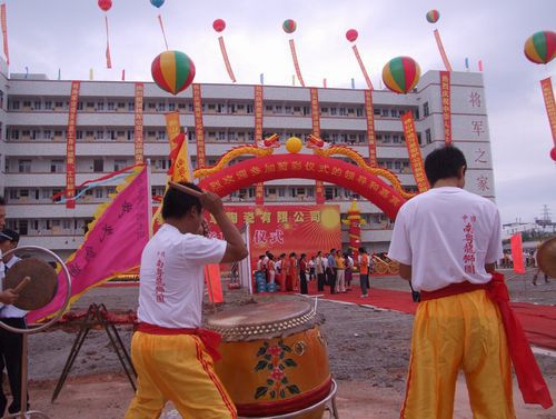 將軍企業(yè)拋光磚線(xiàn)勝利剪彩優(yōu)質(zhì)產(chǎn)品成功下線(xiàn)
(圖1)